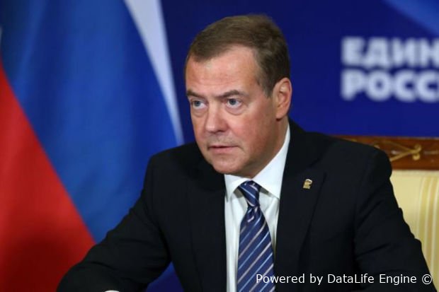 Medvedev: “Almaniya Rusiya ilə müharibəyə hazırlaşır”