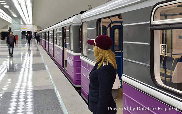 Metroda yenə problem yarandı - Qatarlar gecikdi