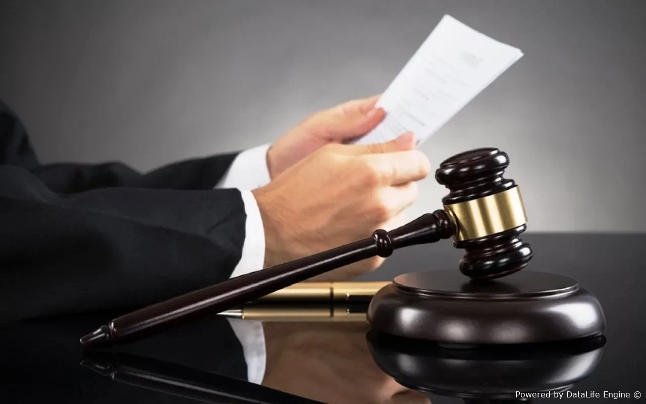 Dələduzluqda ittiham olunanın şikayəti əsasında həbs edilən şəxsə bəraət verildi