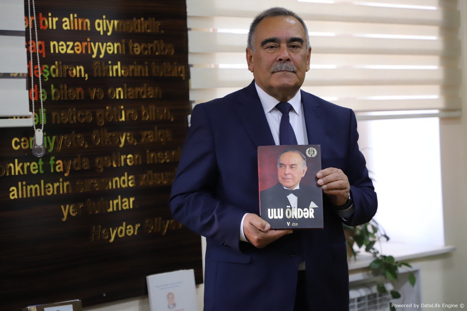 FƏDAKAR ALİM ÖMRÜ