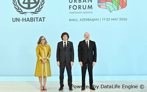 Prezident qonaqları qarşılayır