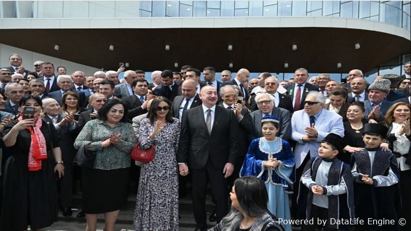 Prezident "Qarabağ" mahnısını ifa etdi