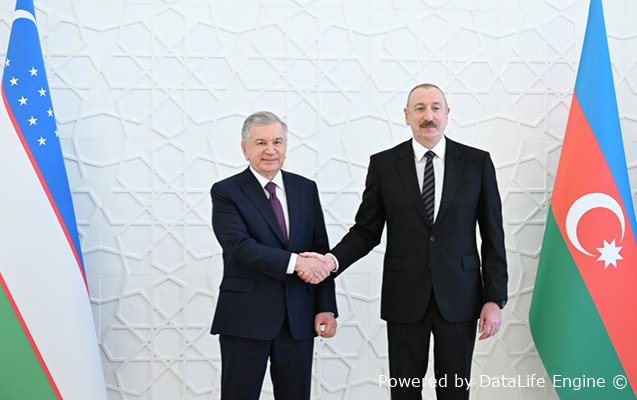 Prezident Mirziyoyevə zəng edib təbrik etdi
