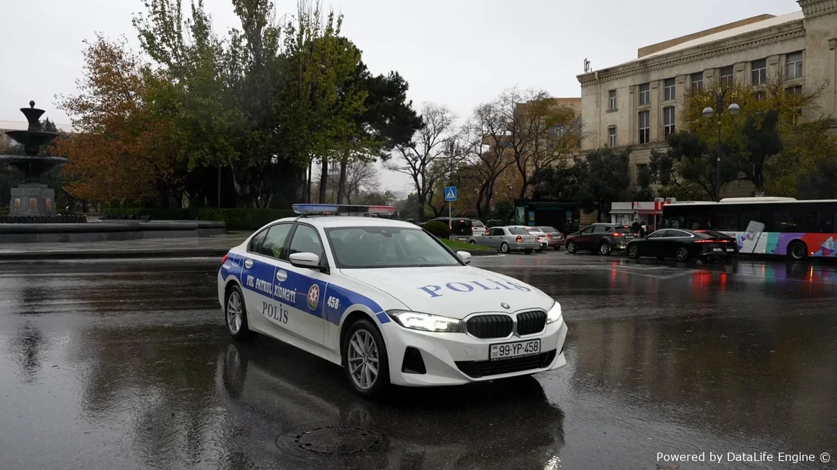 Yağışlı hava ilə əlaqədar polislər küçə və prospektlərdə xidmətə cəlb olunublar
