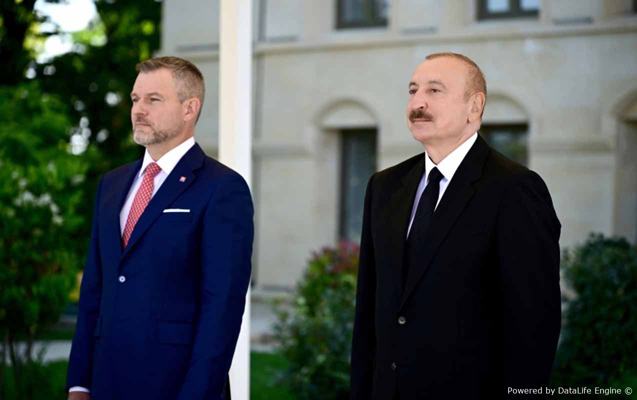 Liderlər mətbuata bəyanatlarla çıxış edirlər