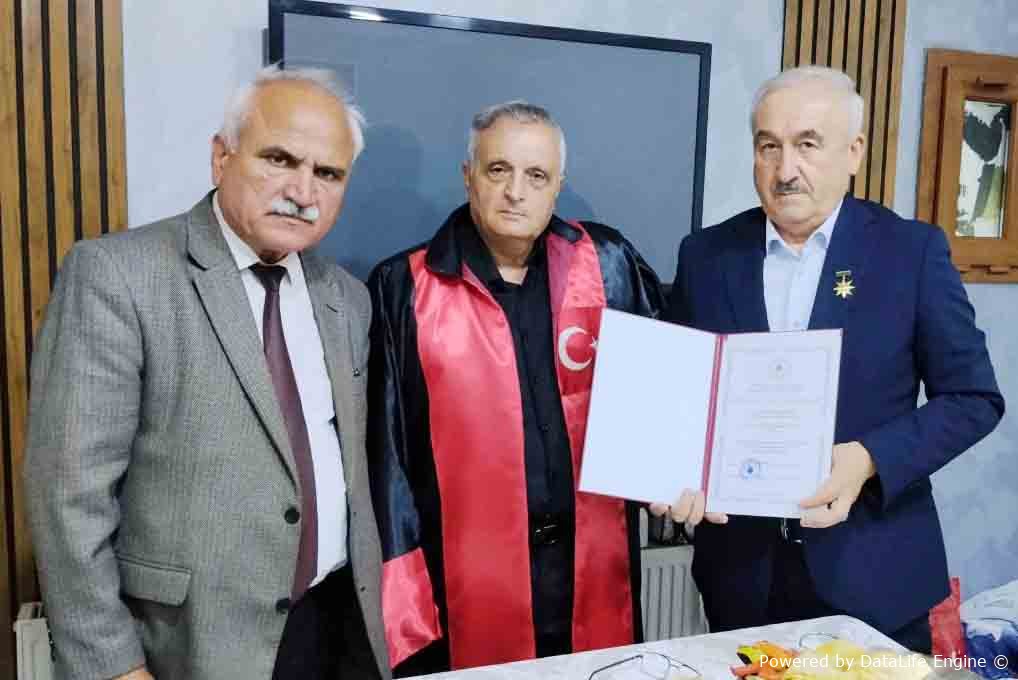 Türkiyə Uluslararası Elmlər Akademiyasının fəxri professoru, hüquq elmləri üzrə fəlsəfə doktoru və tanınmış şair Raqif Nazimoğlunun təqdimatında