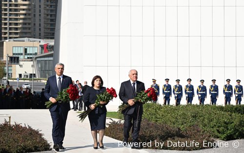 Əli Əsədov, Sahibə Qafarova və Samir Nuriyev Zəfər parkında