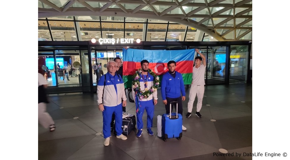 Ağırlıqqaldırma üzrə tələbələr arasında ilk dünya çempionumuz Tehran Məmmədov Vətənə qayıdıb