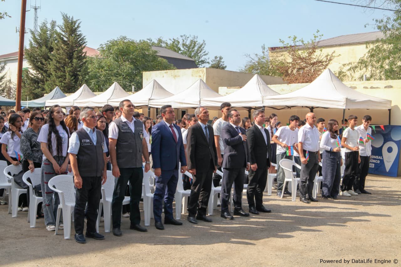 Səyyar Gənclər Xidməti növbəti dayanacağı olan Salyan ilə fəaliyyətinə davam edir