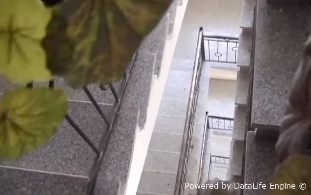 Pilləkəndən yıxılıb öldü